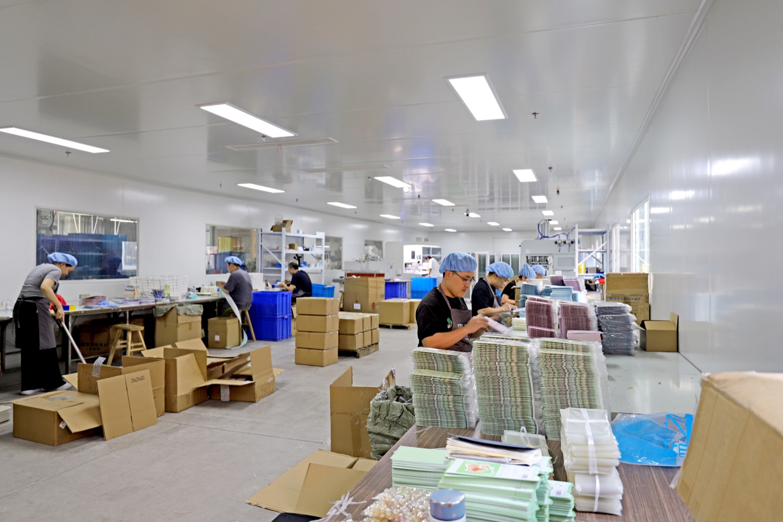 EDA工場の無塵包装作業場